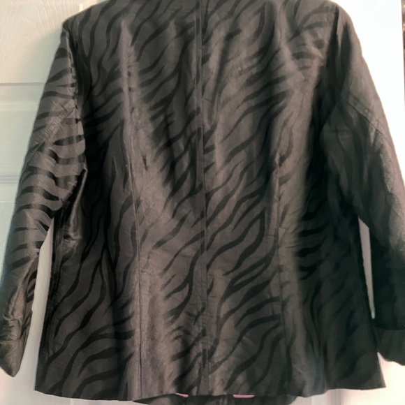 Debra deRoo Casual Suit - Picture 5 of 10